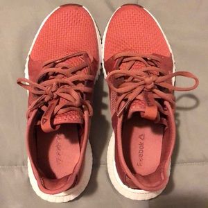 Reebok running shoes size 7 burgundy
